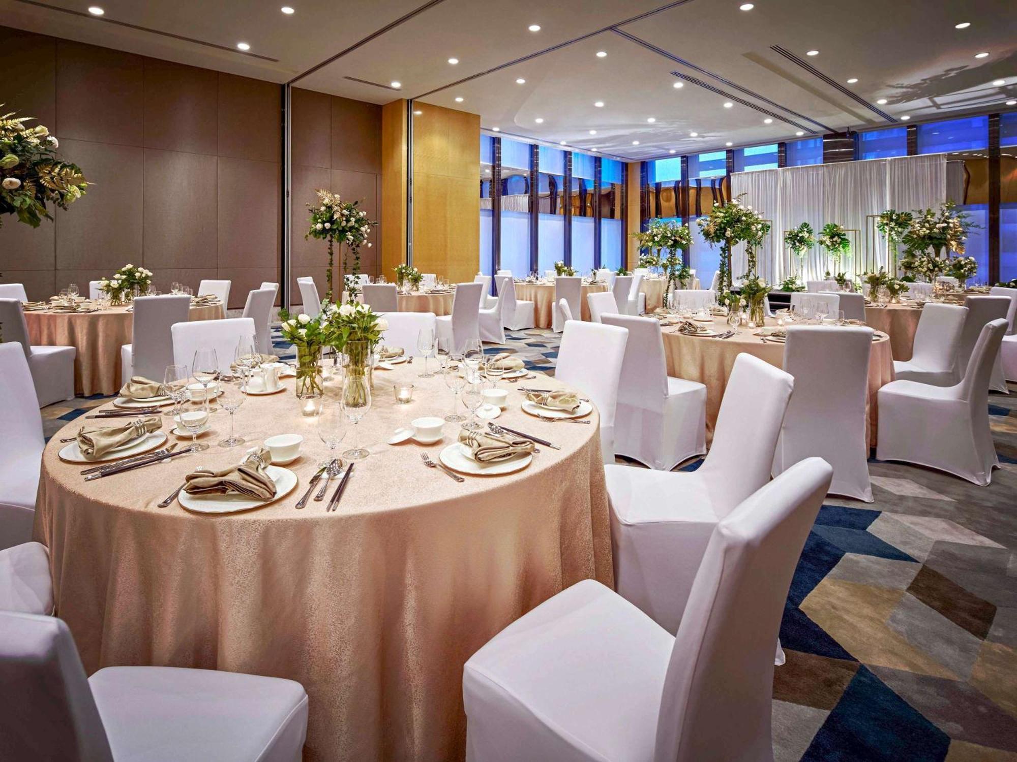 Sofitel Singapore City Centre Exterior photo