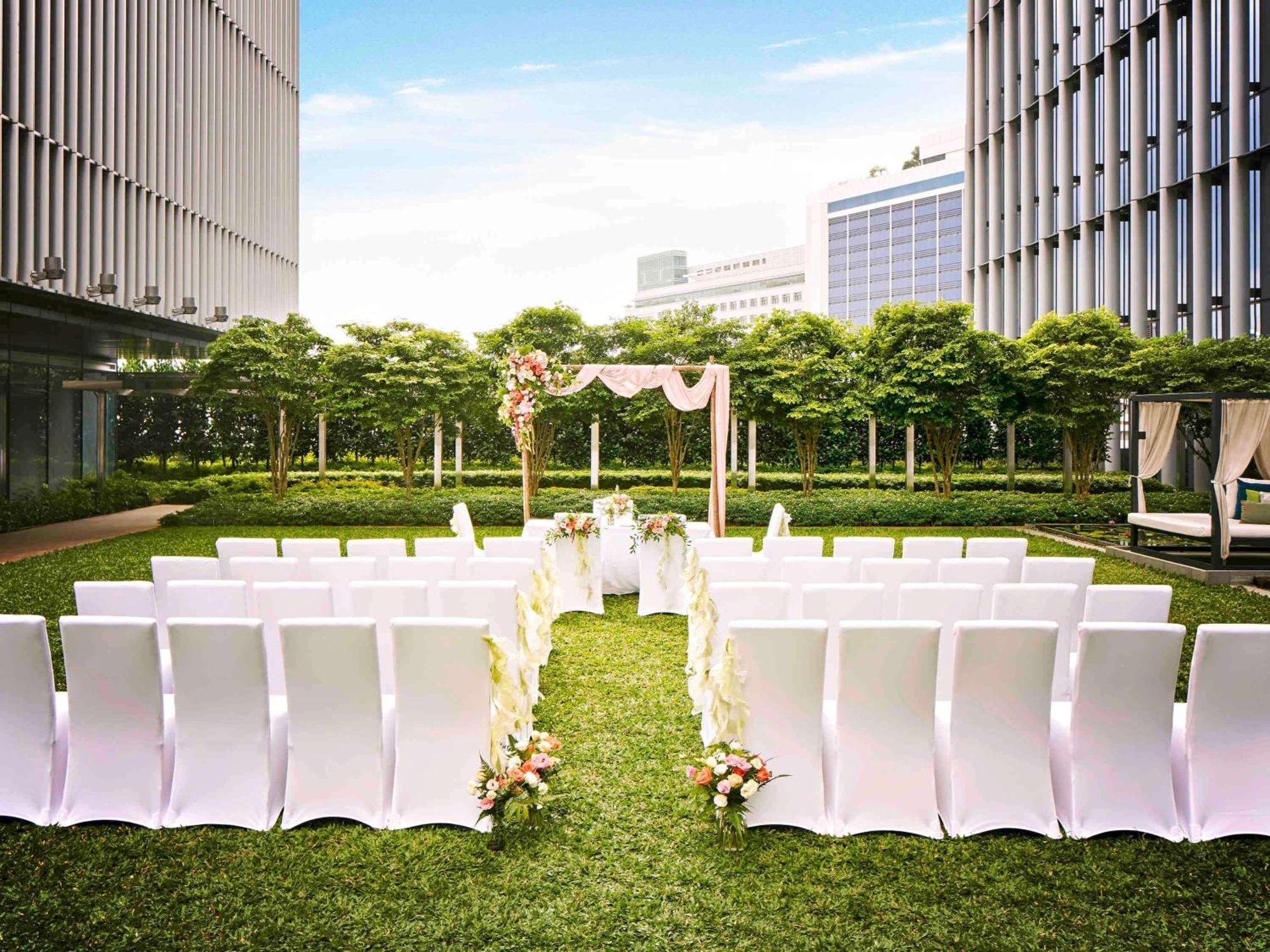 Sofitel Singapore City Centre Exterior photo
